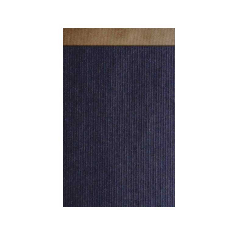 Geschenkzakjes effen blauw op smal gestreept bruin kraft papier met 2 cm klepje.
 
