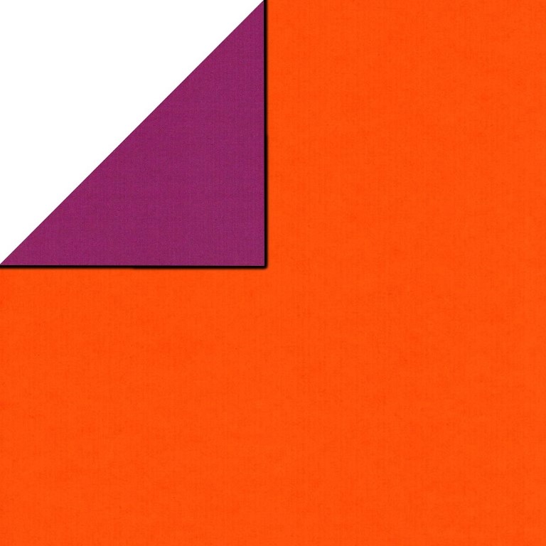 Inpakpapier voorzijde uni oranje, achterzijde uni paars op sterk geribbeld mat papier.
 