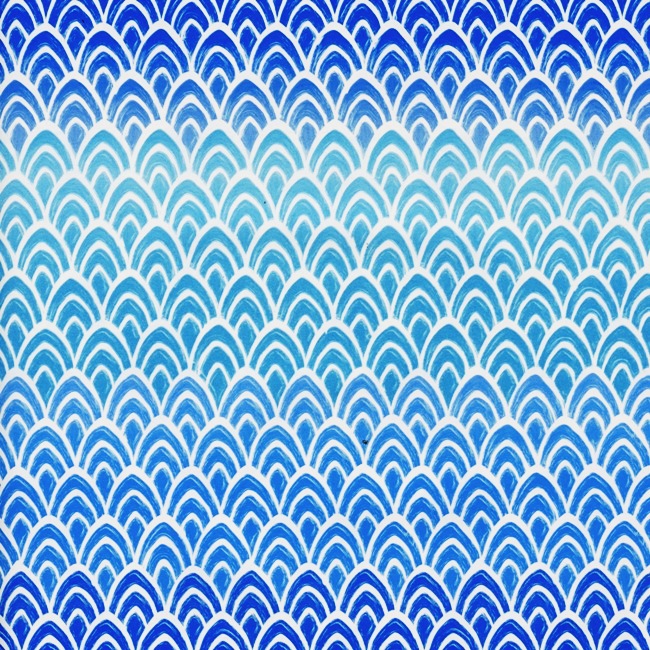 Kadopaper blauwe en witte golven op glanzend papier.
 