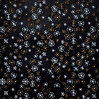 Lichtende metallic goud en zilver sterren op een mat zwarte achtergrond, metallic papier.
 