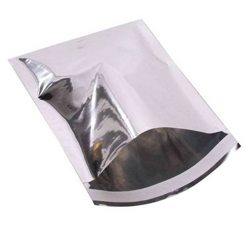 Metallische geschenk- oder versandtaschen aus unzerreißbar und wasserabweisender 70-micron-folie mit klappe und permanent klebestreifen - silber
 